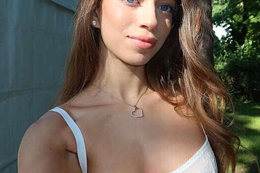 Дочь певицы Веры Брежневой снялась в корсете в Юрмале