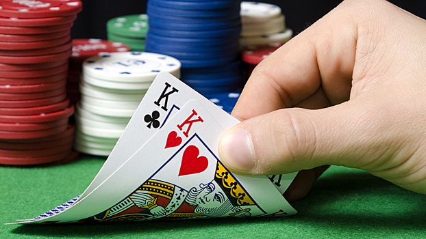 Как научиться играть в покер? Разобрали правила и комбинации