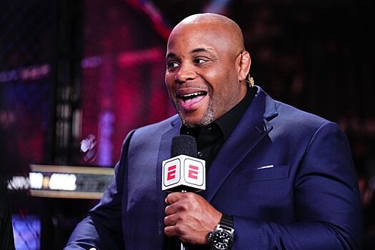 Кормье: не уверен, что в UFC могут сделать что-то более масштабное, чем Махачев — Топурия