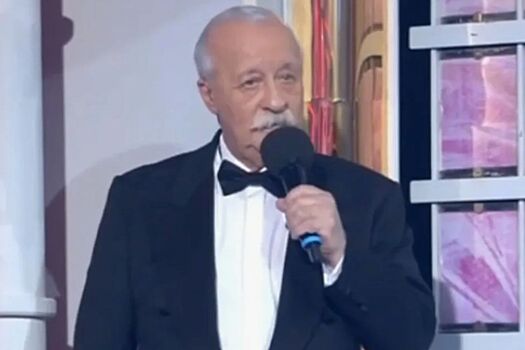 Телеведущий Леонид Якубович раскрыл, как долго он будет вести шоу «Поле чудес»