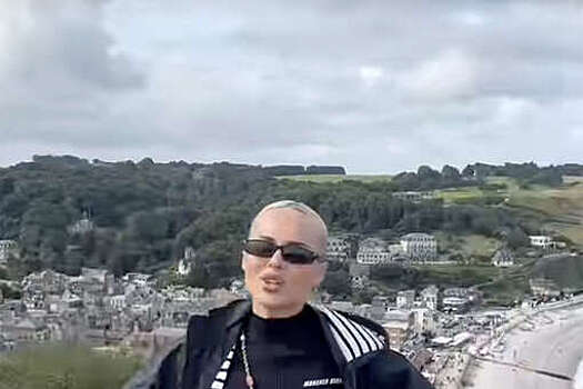 Певица Ханна и Пашу улетели на свидание во Францию