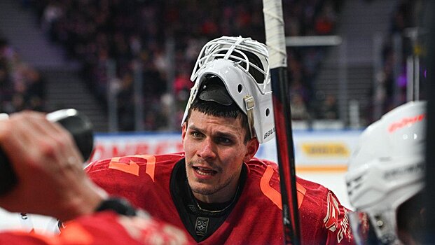 Серебряков об ударе клюшкой Сурину: «Егор меня толкнул, он немножко не сдержал эмоции, это штраф. Стараюсь этими эмоциями подпитываться»