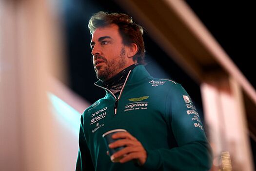 Алонсо пошутил над тем, что обходит Стролла в квалификациях, но уступает в гонках