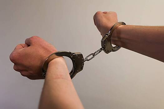 Обманувших бойцов СВО в российском аэропорту попрошаек арестовали