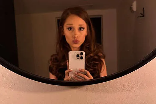 Певица Ариана Гранде перекрасилась в шатенку после блонда