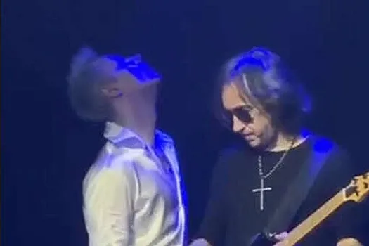 Гитарист объяснил, зачем Shaman дергал его «пимпочку» во время соло