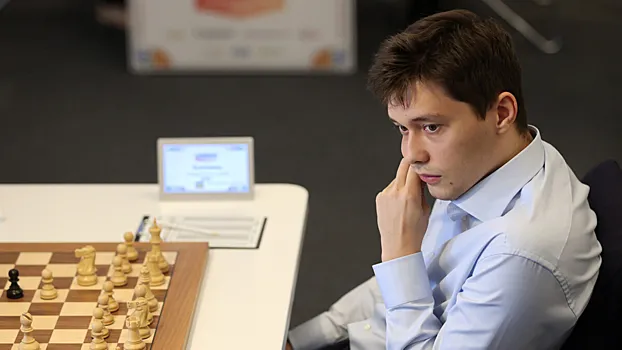 Россиянин сыграл вничью с китайцем в первой партии полуфинала КМ по шахматам