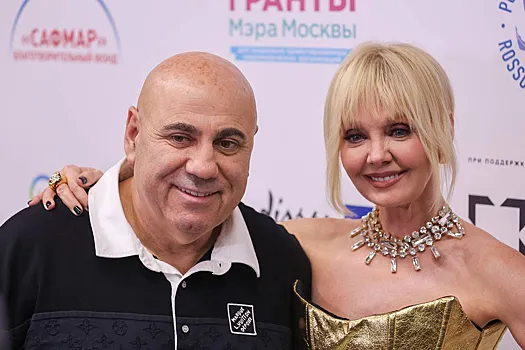 Иосиф Пригожин, Валерия, Клава Кока и Катя Iowa застряли в лифте