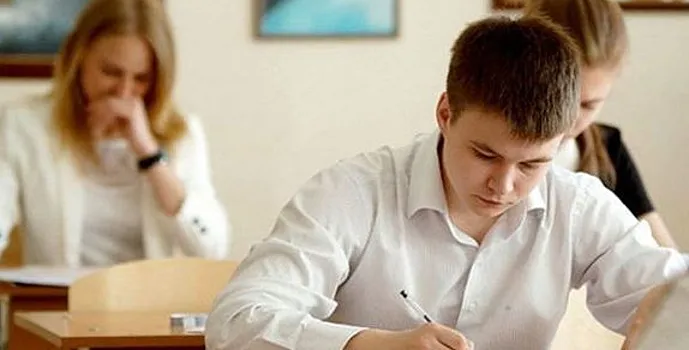 Итоговое сочинение написали более 16 тыс. юных дончан