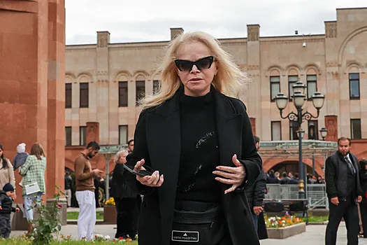 Стало известно, что оскандалившуюся Долину выкидывают из новогодних эфиров