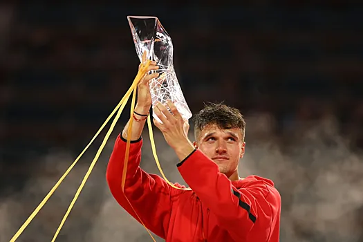 Якуб Меншик снялся с молодёжного Итогового турнира ATP — 2025