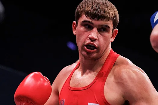 Давид Суров нокаутировал Армана Маханова и выиграл золото ЧМ-2025