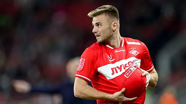 Защитник «Спартака» сделал предложение своей девушке