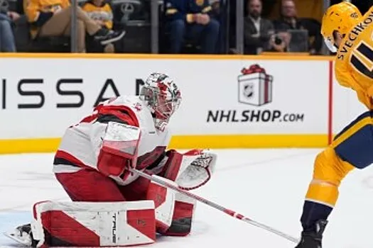 В Каролине оценили смелую попытку Кочеткова забить гол: у всех в этот момент ёкнуло сердце