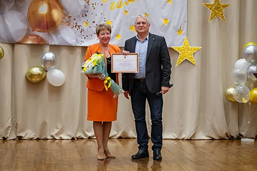 Мэр Магадана Лариса Поликанова поздравила коллектив гимназии №24 с юбилеем